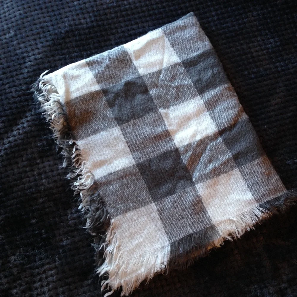 Fuzzy Gray and White Plaid Rectangle Blanket Scarf